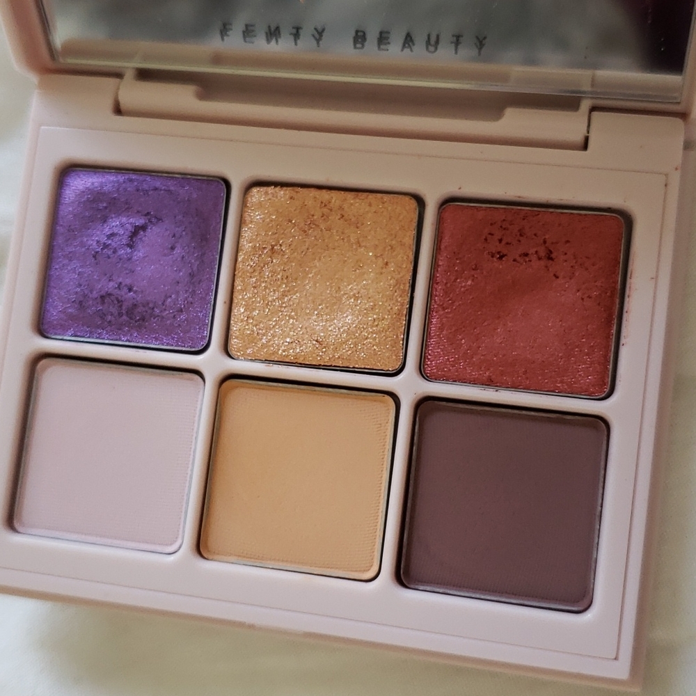 Fenty Beauty Snap Shadow Holo'daze Eyeshadow Palette
